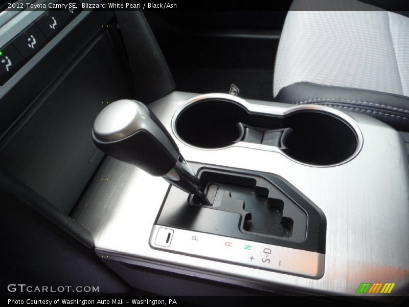Blizzard White Pearl / Black/Ash 2012 Toyota Camry SE