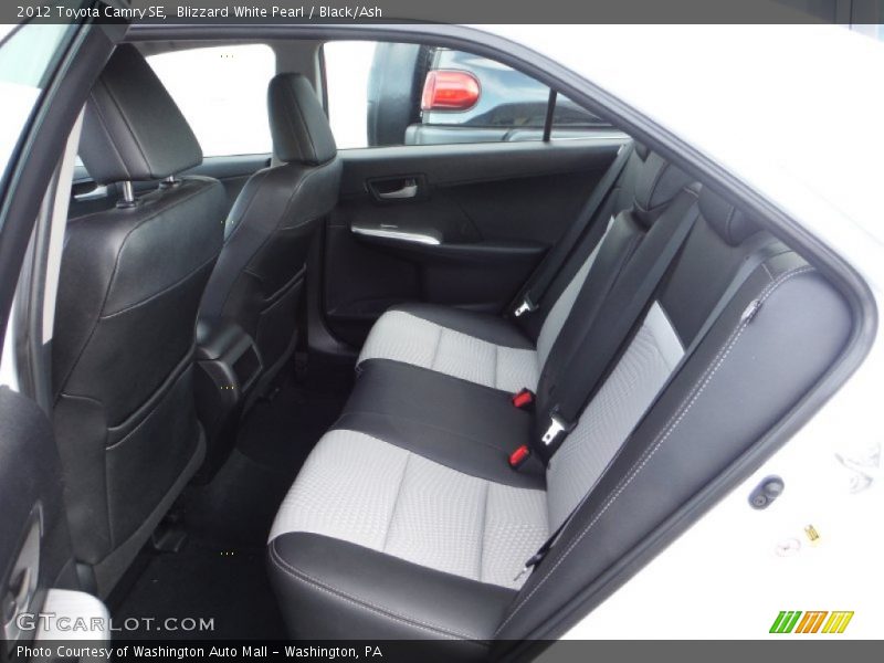 Blizzard White Pearl / Black/Ash 2012 Toyota Camry SE