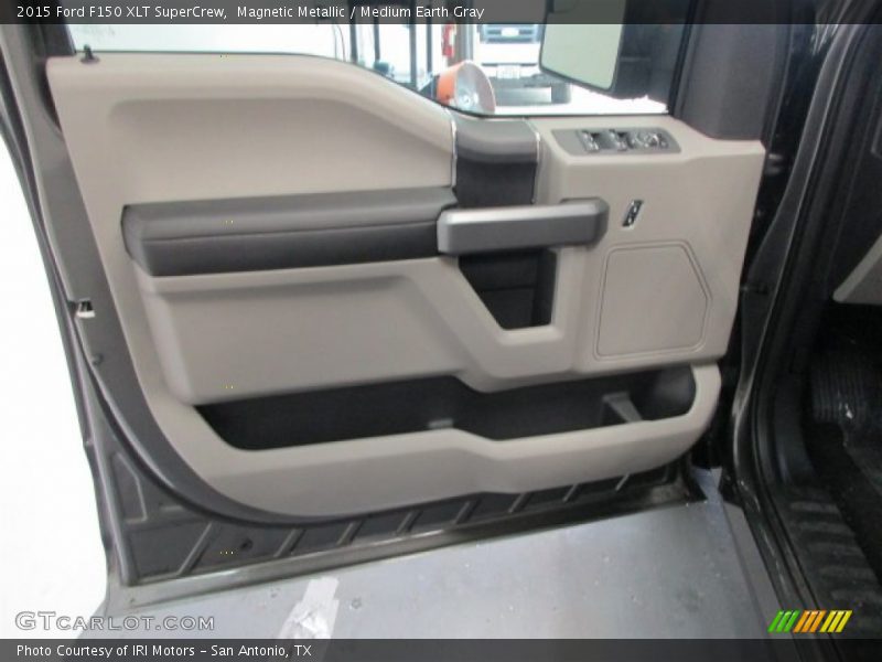 Magnetic Metallic / Medium Earth Gray 2015 Ford F150 XLT SuperCrew