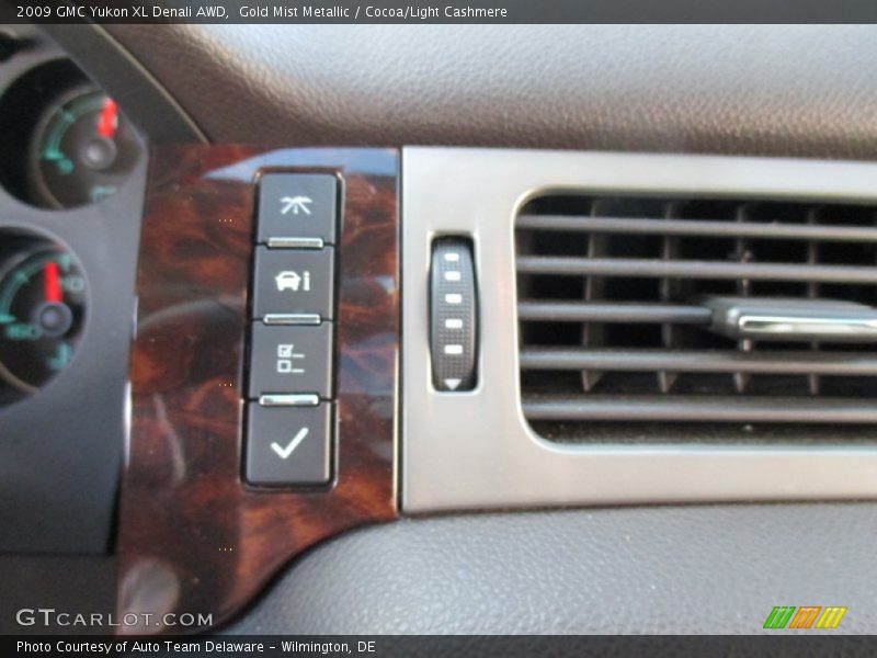 Gold Mist Metallic / Cocoa/Light Cashmere 2009 GMC Yukon XL Denali AWD