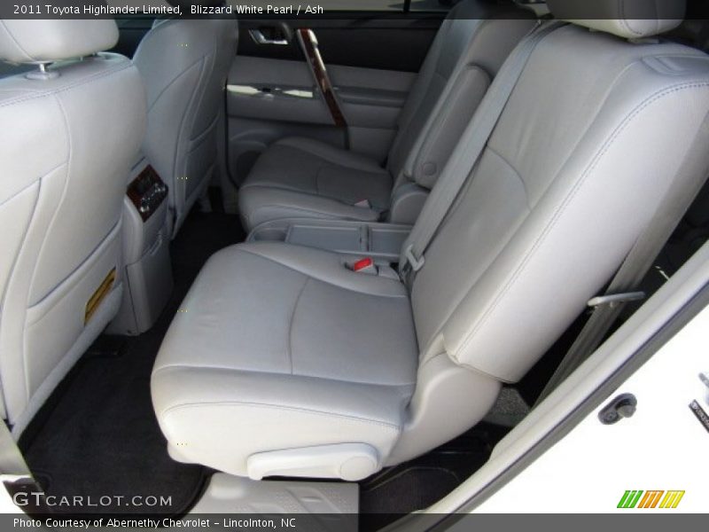 Blizzard White Pearl / Ash 2011 Toyota Highlander Limited