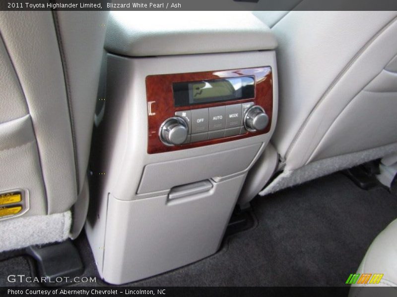 Blizzard White Pearl / Ash 2011 Toyota Highlander Limited
