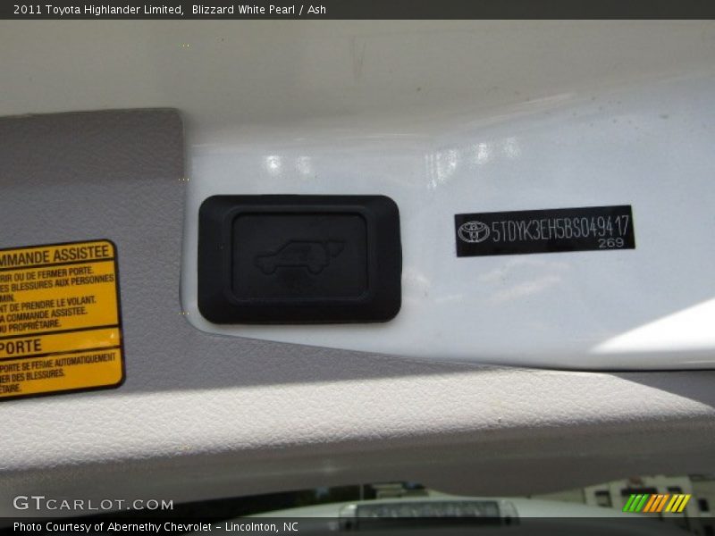 Blizzard White Pearl / Ash 2011 Toyota Highlander Limited