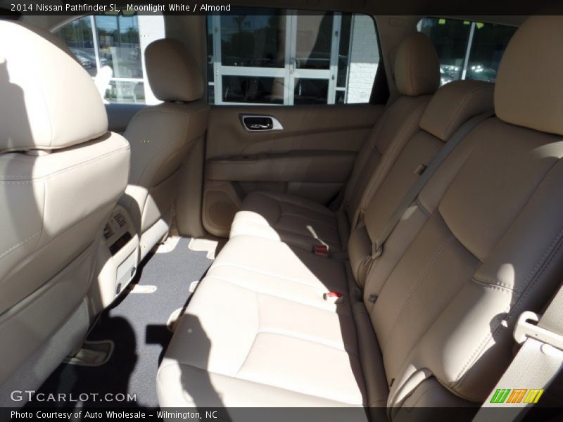Moonlight White / Almond 2014 Nissan Pathfinder SL