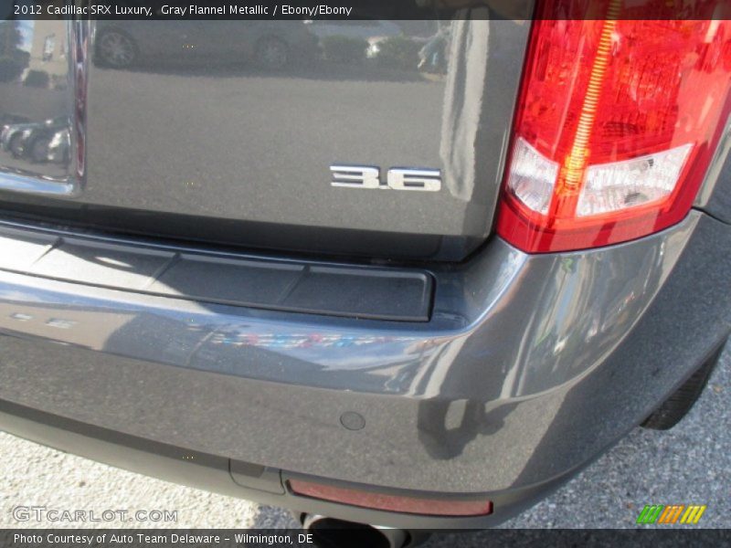 Gray Flannel Metallic / Ebony/Ebony 2012 Cadillac SRX Luxury