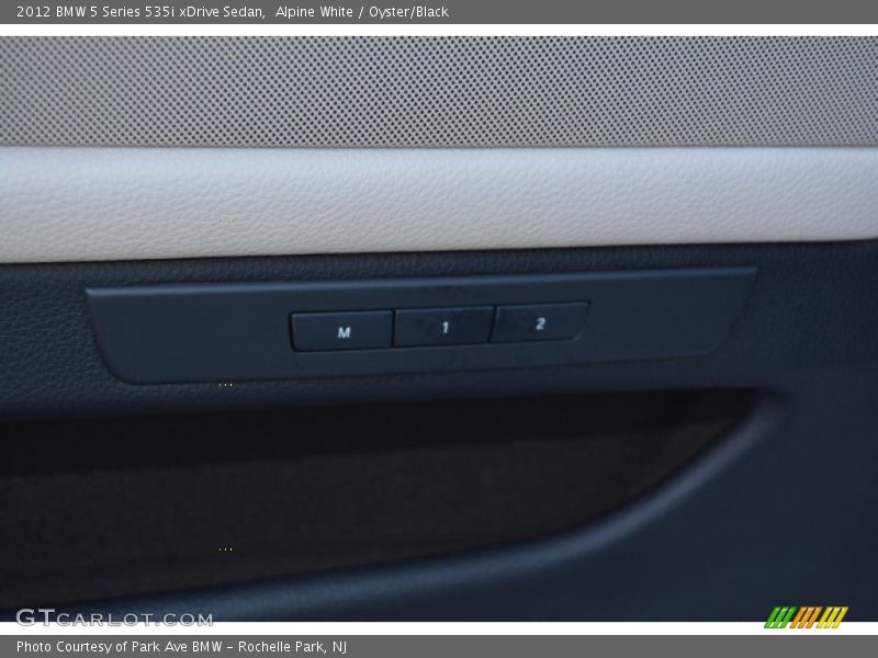 Alpine White / Oyster/Black 2012 BMW 5 Series 535i xDrive Sedan