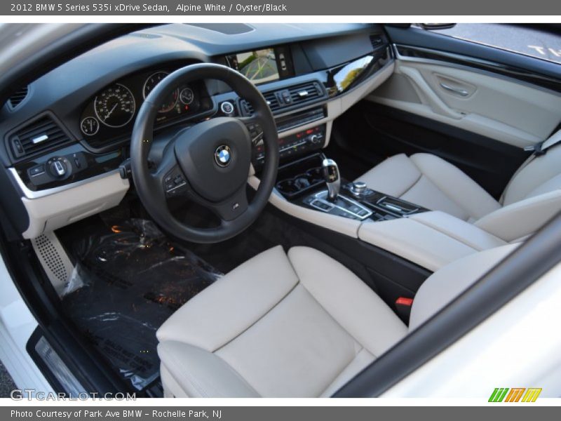 Alpine White / Oyster/Black 2012 BMW 5 Series 535i xDrive Sedan