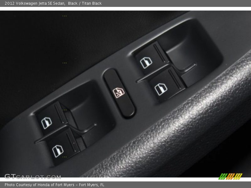 Black / Titan Black 2012 Volkswagen Jetta SE Sedan