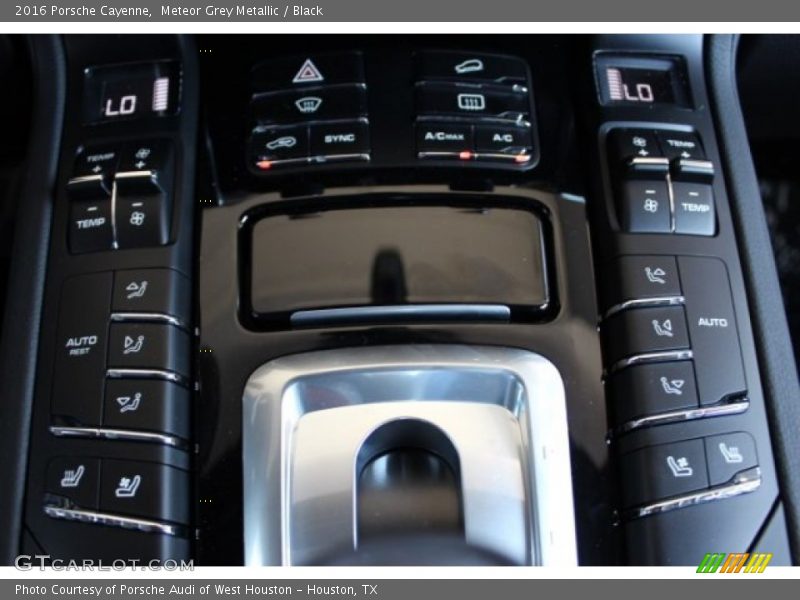 Meteor Grey Metallic / Black 2016 Porsche Cayenne
