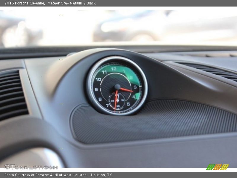 Meteor Grey Metallic / Black 2016 Porsche Cayenne