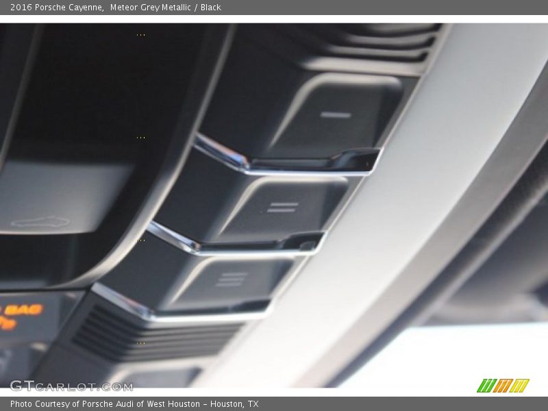 Meteor Grey Metallic / Black 2016 Porsche Cayenne