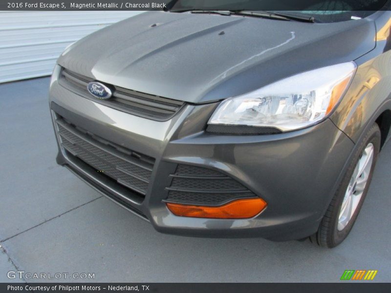 Magnetic Metallic / Charcoal Black 2016 Ford Escape S