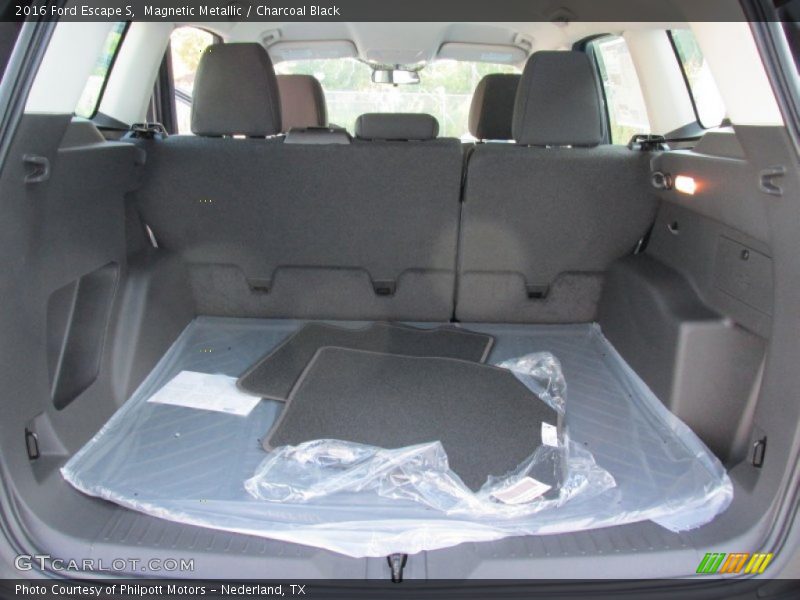 Magnetic Metallic / Charcoal Black 2016 Ford Escape S
