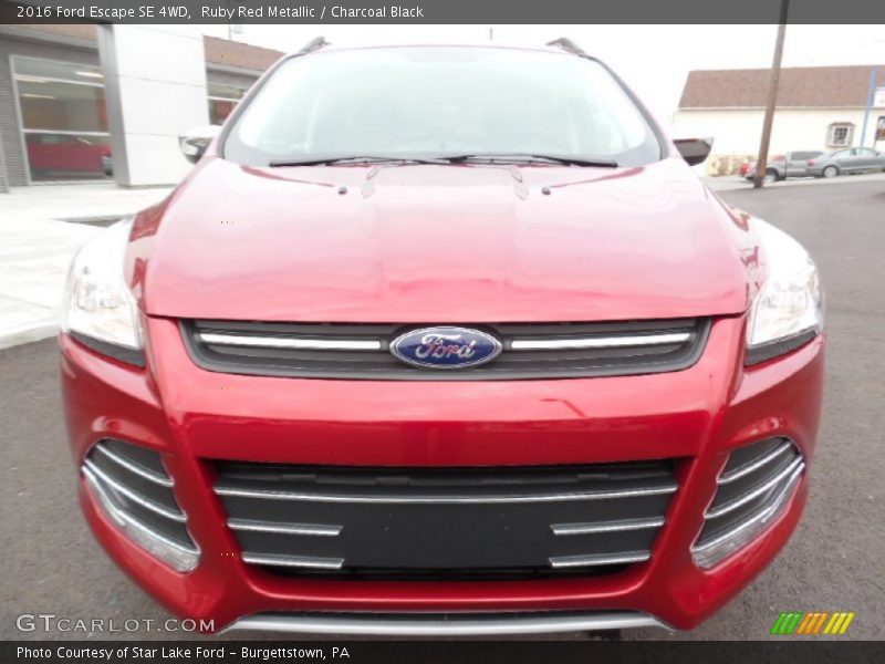 Ruby Red Metallic / Charcoal Black 2016 Ford Escape SE 4WD