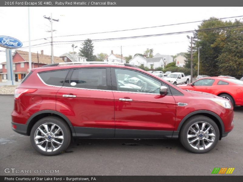 Ruby Red Metallic / Charcoal Black 2016 Ford Escape SE 4WD