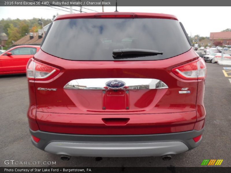 Ruby Red Metallic / Charcoal Black 2016 Ford Escape SE 4WD