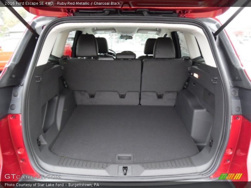 Ruby Red Metallic / Charcoal Black 2016 Ford Escape SE 4WD