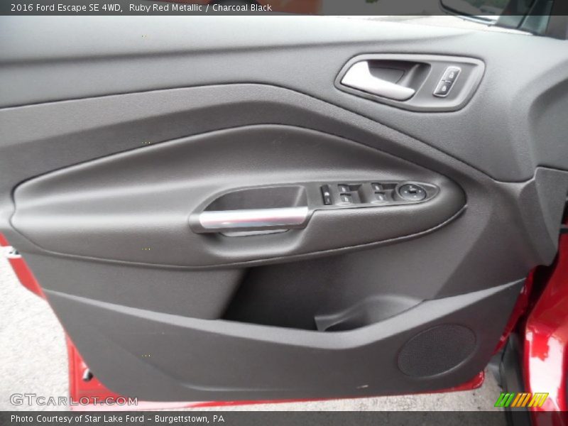 Ruby Red Metallic / Charcoal Black 2016 Ford Escape SE 4WD