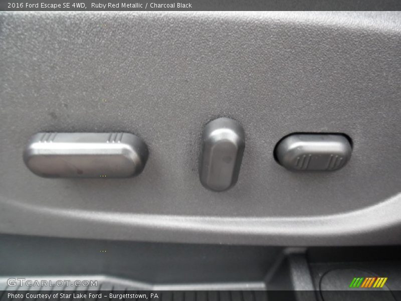 Ruby Red Metallic / Charcoal Black 2016 Ford Escape SE 4WD