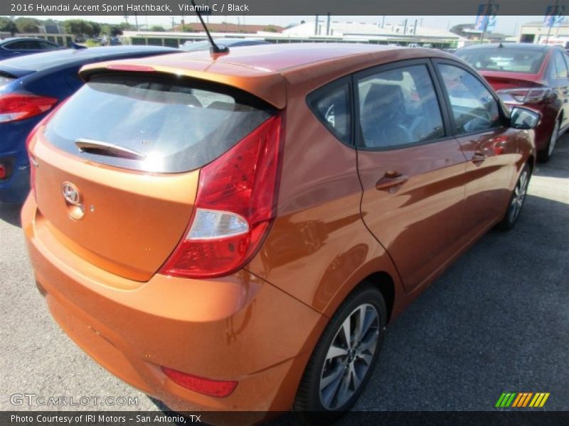 Vitamin C / Black 2016 Hyundai Accent Sport Hatchback