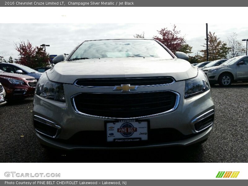 Champagne Silver Metallic / Jet Black 2016 Chevrolet Cruze Limited LT