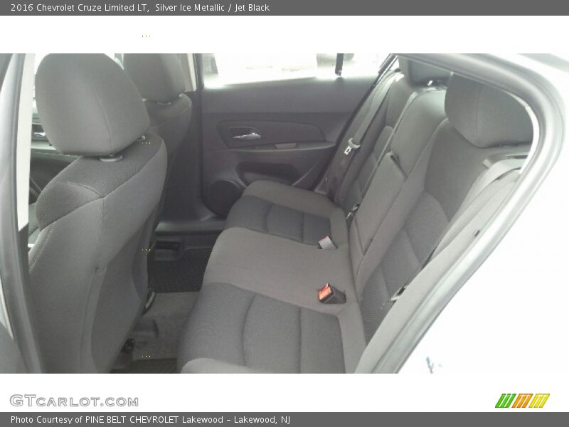 Silver Ice Metallic / Jet Black 2016 Chevrolet Cruze Limited LT