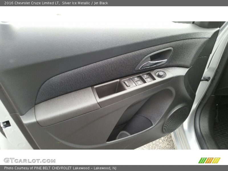 Silver Ice Metallic / Jet Black 2016 Chevrolet Cruze Limited LT