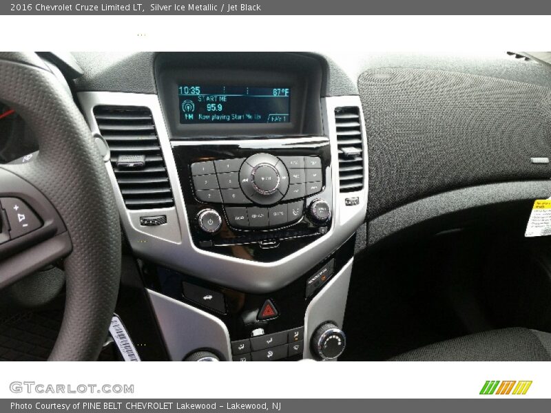 Silver Ice Metallic / Jet Black 2016 Chevrolet Cruze Limited LT