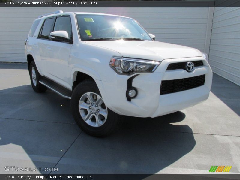 Super White / Sand Beige 2016 Toyota 4Runner SR5