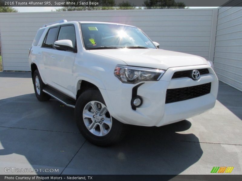 Super White / Sand Beige 2016 Toyota 4Runner SR5
