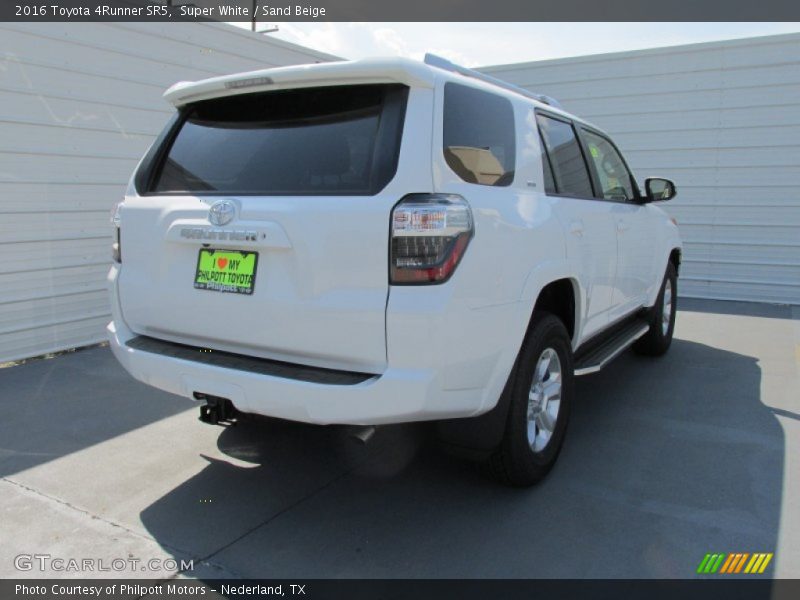 Super White / Sand Beige 2016 Toyota 4Runner SR5