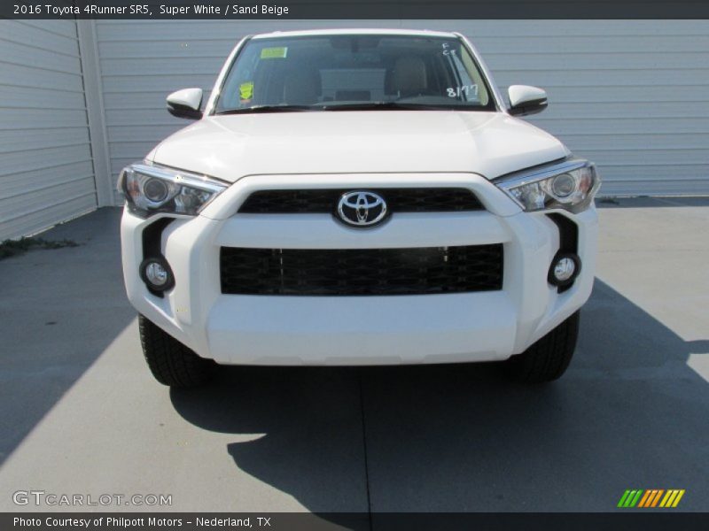 Super White / Sand Beige 2016 Toyota 4Runner SR5