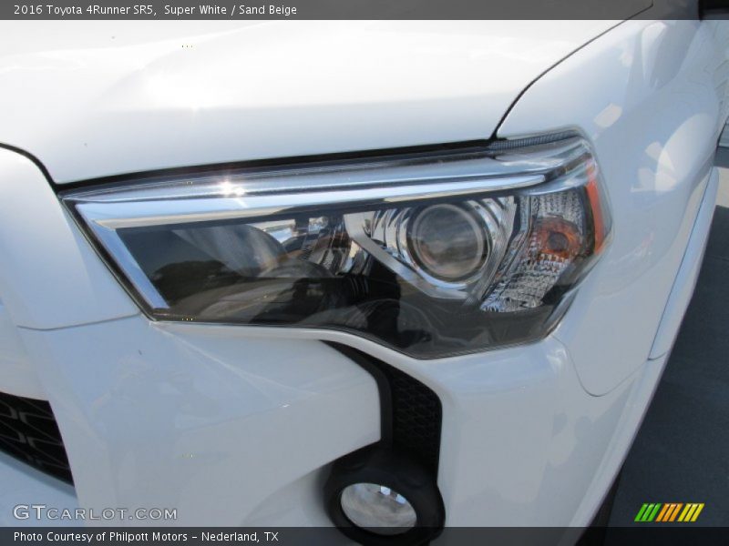 Super White / Sand Beige 2016 Toyota 4Runner SR5