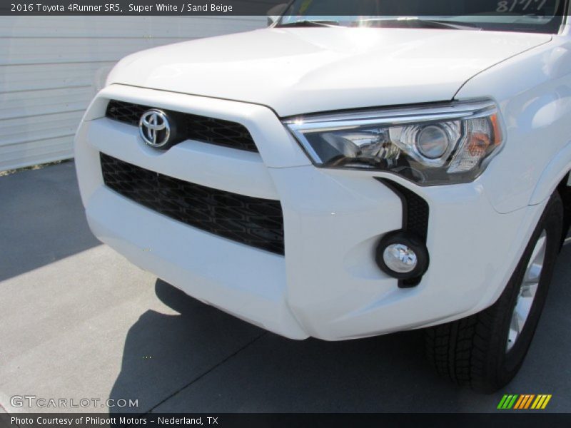 Super White / Sand Beige 2016 Toyota 4Runner SR5
