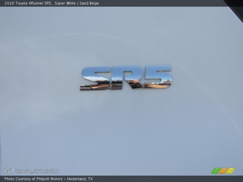 Super White / Sand Beige 2016 Toyota 4Runner SR5