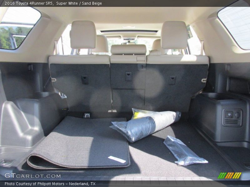 Super White / Sand Beige 2016 Toyota 4Runner SR5