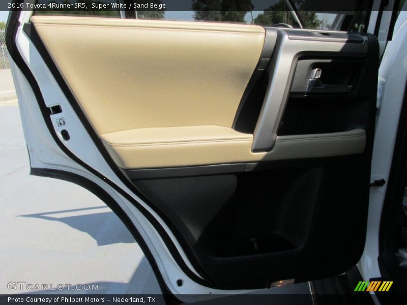Super White / Sand Beige 2016 Toyota 4Runner SR5