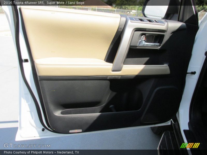 Super White / Sand Beige 2016 Toyota 4Runner SR5