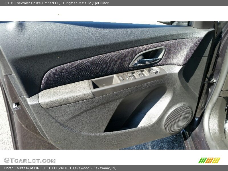Tungsten Metallic / Jet Black 2016 Chevrolet Cruze Limited LT