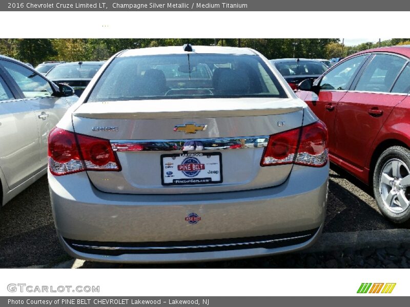 Champagne Silver Metallic / Medium Titanium 2016 Chevrolet Cruze Limited LT
