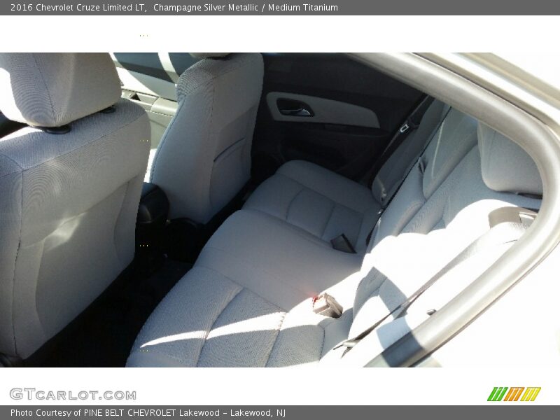 Champagne Silver Metallic / Medium Titanium 2016 Chevrolet Cruze Limited LT