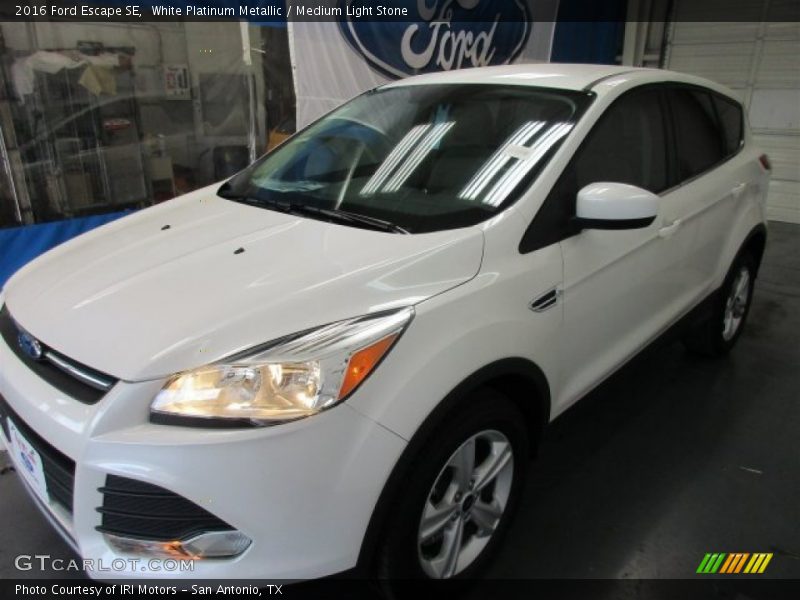 White Platinum Metallic / Medium Light Stone 2016 Ford Escape SE