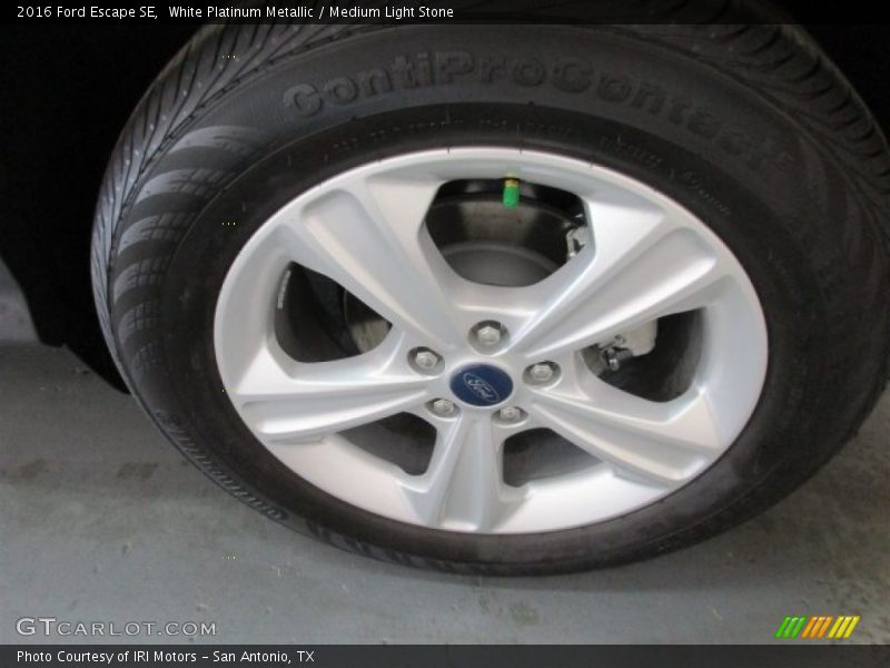 White Platinum Metallic / Medium Light Stone 2016 Ford Escape SE