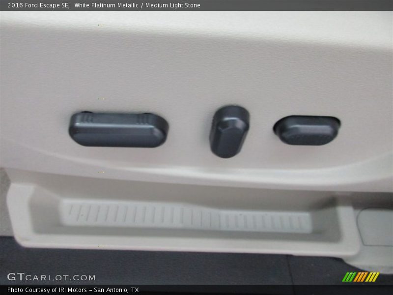 White Platinum Metallic / Medium Light Stone 2016 Ford Escape SE