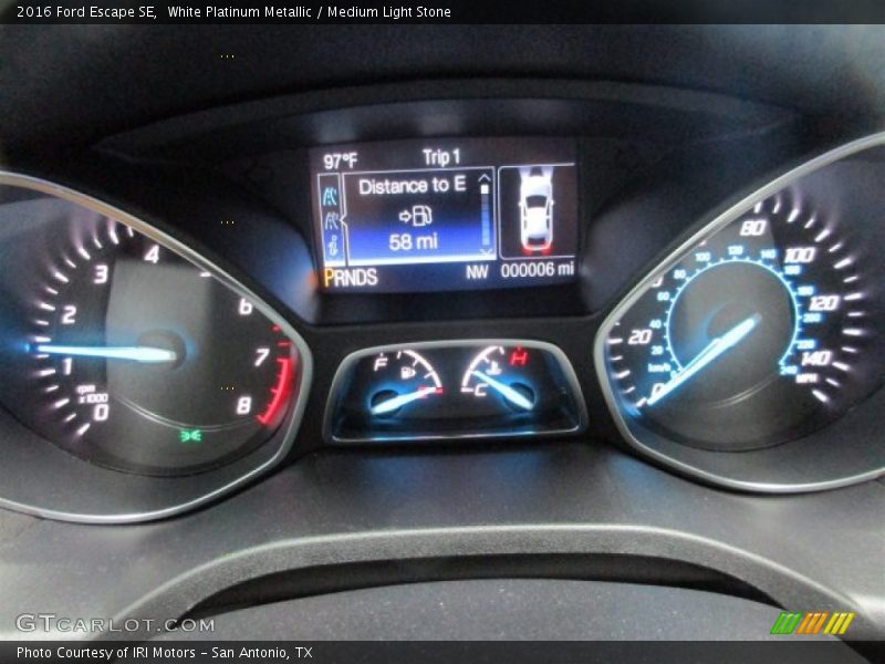 White Platinum Metallic / Medium Light Stone 2016 Ford Escape SE