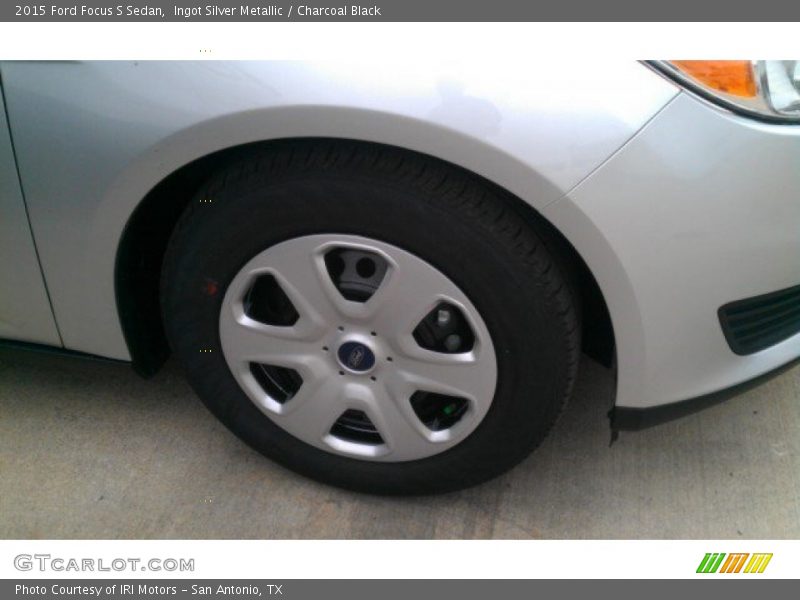 Ingot Silver Metallic / Charcoal Black 2015 Ford Focus S Sedan