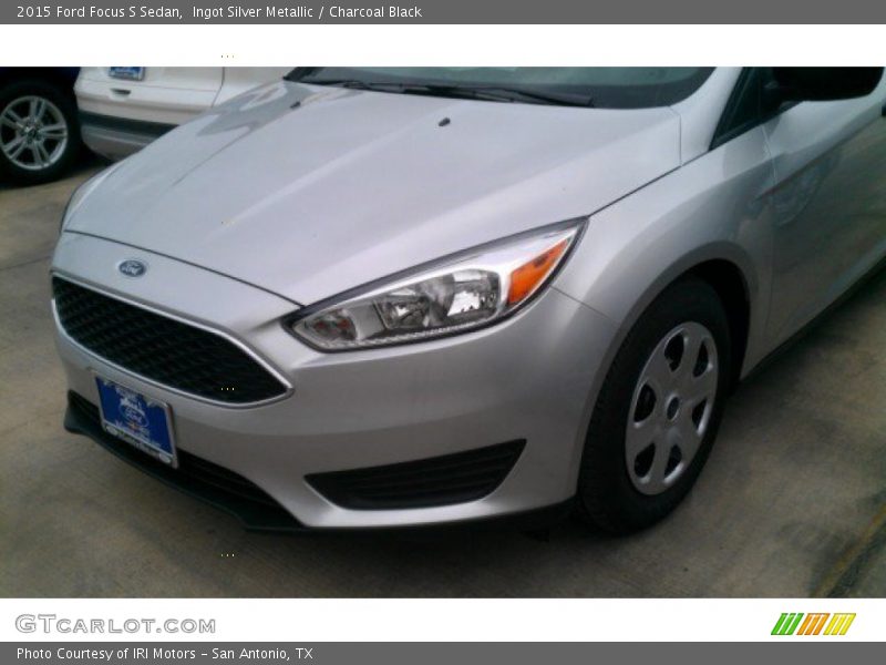 Ingot Silver Metallic / Charcoal Black 2015 Ford Focus S Sedan
