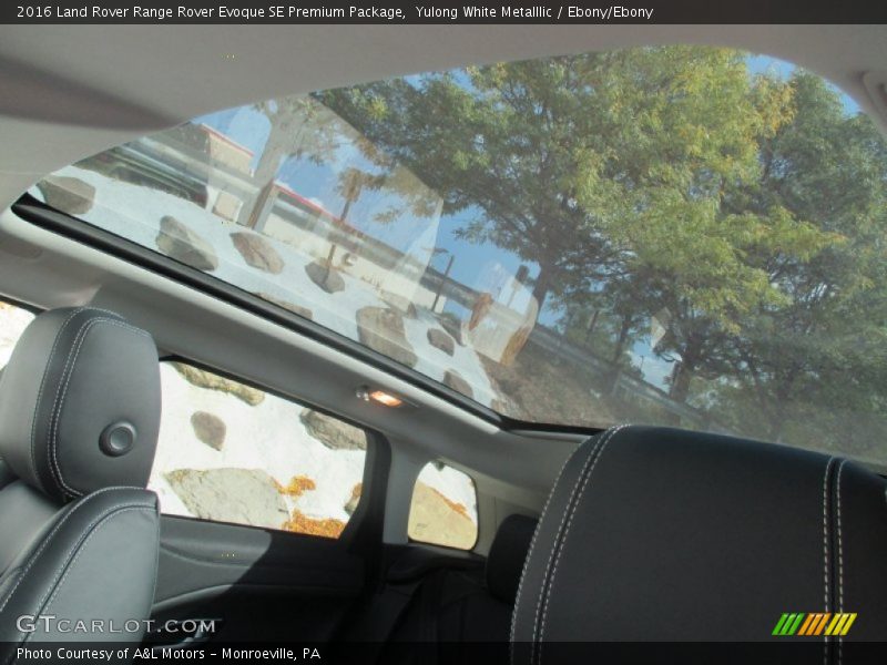 Sunroof of 2016 Range Rover Evoque SE Premium Package