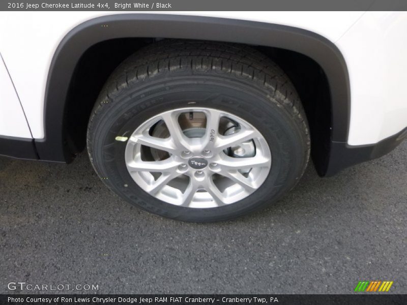 Bright White / Black 2016 Jeep Cherokee Latitude 4x4