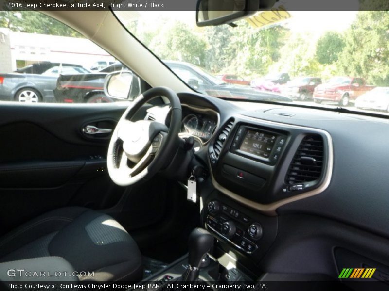 Bright White / Black 2016 Jeep Cherokee Latitude 4x4